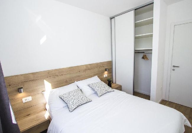 Apartment in Vodice - Apartment in Vodice with Terrace, Air condition, WIFI, Dishwasher (4932-3) Apartment in Vodice - Apartment in Vodice with Terrace, Air condition, WIFI, Dishwasher (4932-3)