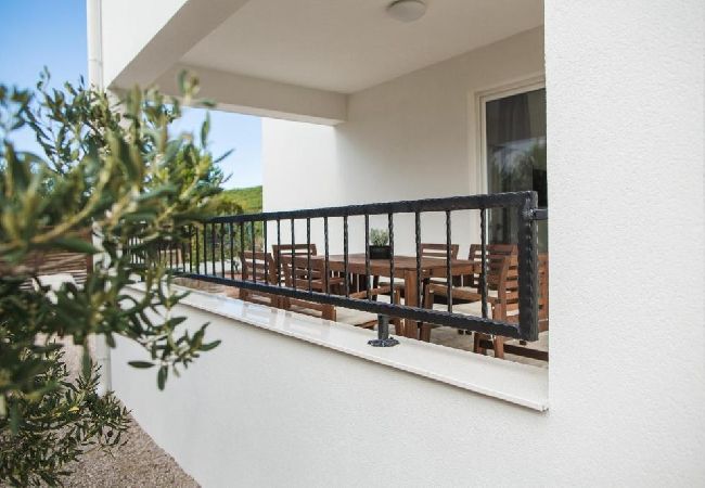 Apartment in Vodice - Apartment in Vodice with Terrace, Air condition, WIFI, Dishwasher (4932-3) Apartment in Vodice - Apartment in Vodice with Terrace, Air condition, WIFI, Dishwasher (4932-3)