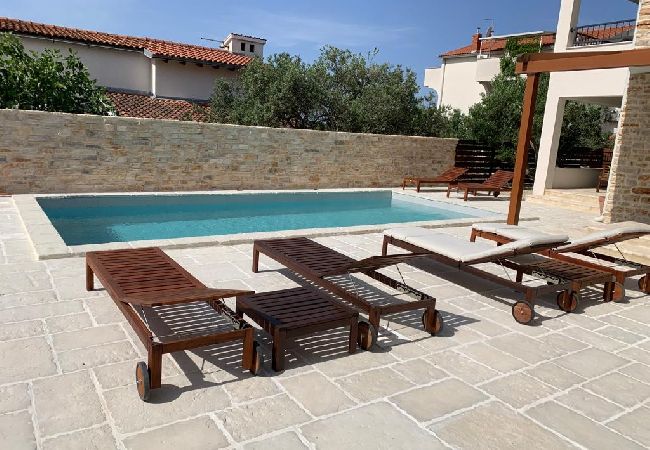 Apartment in Vodice - Apartment in Vodice with Terrace, Air condition, WIFI, Dishwasher (4932-3) Apartment in Vodice - Apartment in Vodice with Terrace, Air condition, WIFI, Dishwasher (4932-3)