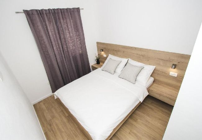 Apartment in Vodice - Apartment in Vodice with Terrace, Air condition, WIFI, Dishwasher (4932-2) Apartment in Vodice - Apartment in Vodice with Terrace, Air condition, WIFI, Dishwasher (4932-2)