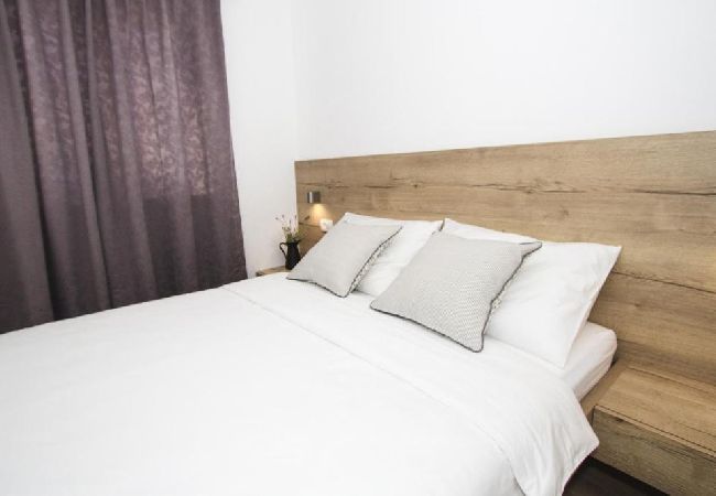 Apartment in Vodice - Apartment in Vodice with Terrace, Air condition, WIFI, Dishwasher (4932-2) Apartment in Vodice - Apartment in Vodice with Terrace, Air condition, WIFI, Dishwasher (4932-2)