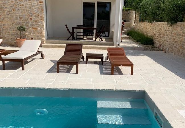 Apartment in Vodice - Apartment in Vodice with Terrace, Air condition, WIFI, Dishwasher (4932-2) Apartment in Vodice - Apartment in Vodice with Terrace, Air condition, WIFI, Dishwasher (4932-2)