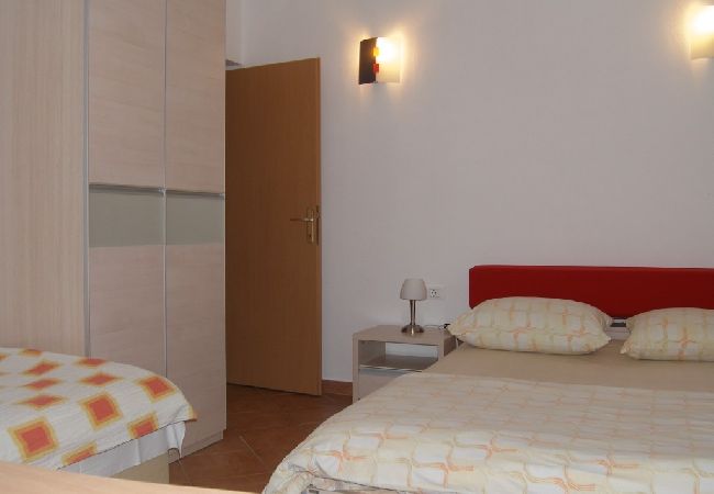 Apartment in Sukošan - Apartment in Sukošan with Balcony, Air condition, WIFI (4941-5) Apartment in Sukošan - Apartment in Sukošan with Balcony, Air condition, WIFI (4941-5)