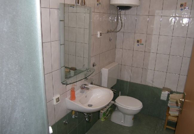 Apartment in Sukošan - Apartment in Sukošan with Balcony, Air condition, WIFI (4941-5) Apartment in Sukošan - Apartment in Sukošan with Balcony, Air condition, WIFI (4941-5)