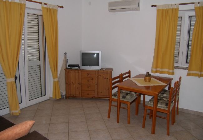 Apartment in Sukošan - Apartment in Sukošan with Balcony, Air condition, WIFI (4941-3) Apartment in Sukošan - Apartment in Sukošan with Balcony, Air condition, WIFI (4941-3)