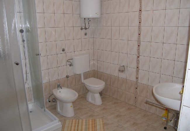 Apartment in Sukošan - Apartment in Sukošan with Balcony, Air condition, WIFI (4941-3) Apartment in Sukošan - Apartment in Sukošan with Balcony, Air condition, WIFI (4941-3)