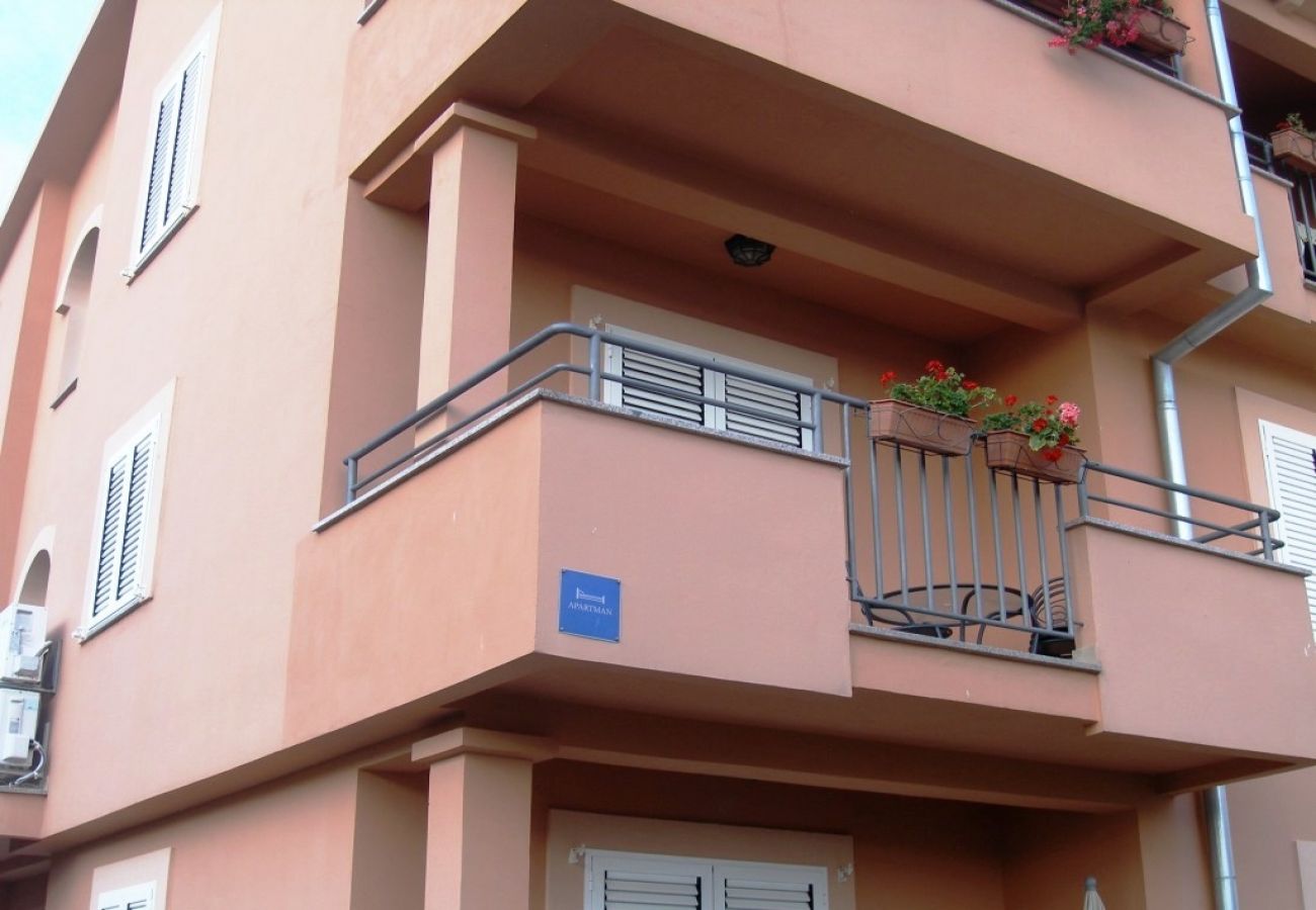 Apartment in Sukošan - Apartment in Sukošan with Balcony, Air condition, WIFI (4941-3)