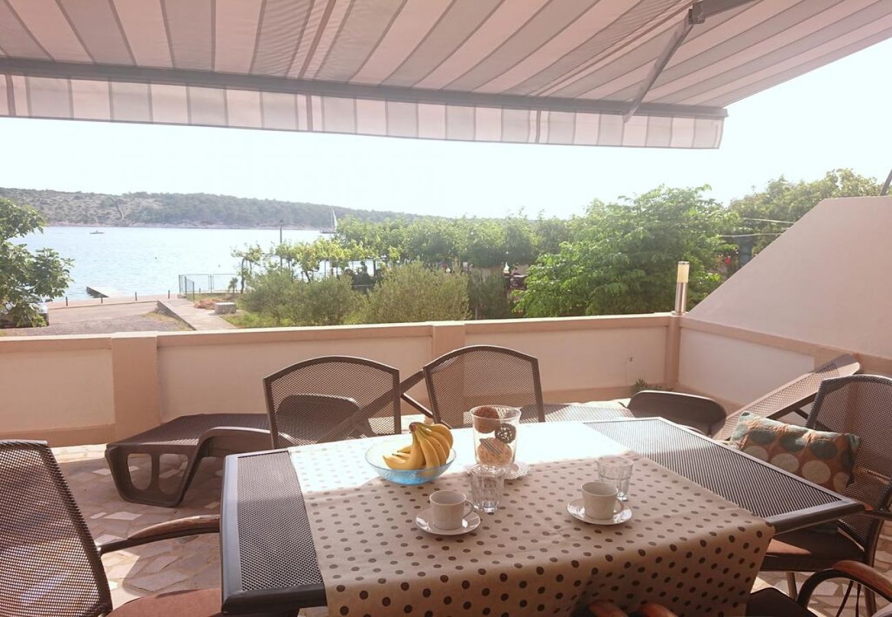 Apartment in Rab - Apartment in Barbat with Seaview, Air condition, WIFI, Washing machine (4956-1)