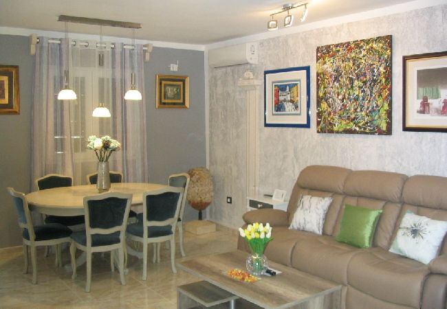 Apartment in Fažana - Apartment in Fažana with Terrace, Air condition, WIFI, Washing machine (4957-1) Apartment in Fažana - Apartment in Fažana with Terrace, Air condition, WIFI, Washing machine (4957-1)