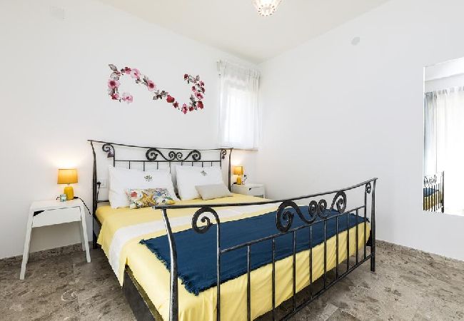 Apartment in Mali Lošinj - Apartment in Mali Lošinj with Seaview, Terrace, Air condition, WIFI (4927-1) Apartment in Mali Lošinj - Apartment in Mali Lošinj with Seaview, Terrace, Air condition, WIFI (4927-1)