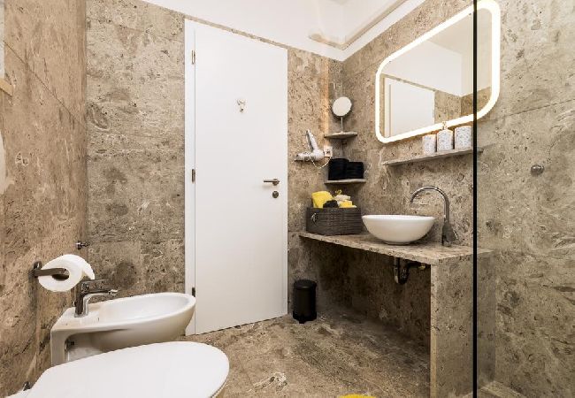 Apartment in Mali Lošinj - Apartment in Mali Lošinj with Seaview, Terrace, Air condition, WIFI (4927-1) Apartment in Mali Lošinj - Apartment in Mali Lošinj with Seaview, Terrace, Air condition, WIFI (4927-1)