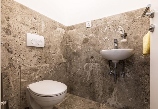 Apartment in Mali Lošinj - Apartment in Mali Lošinj with Seaview, Terrace, Air condition, WIFI (4927-1) Apartment in Mali Lošinj - Apartment in Mali Lošinj with Seaview, Terrace, Air condition, WIFI (4927-1)