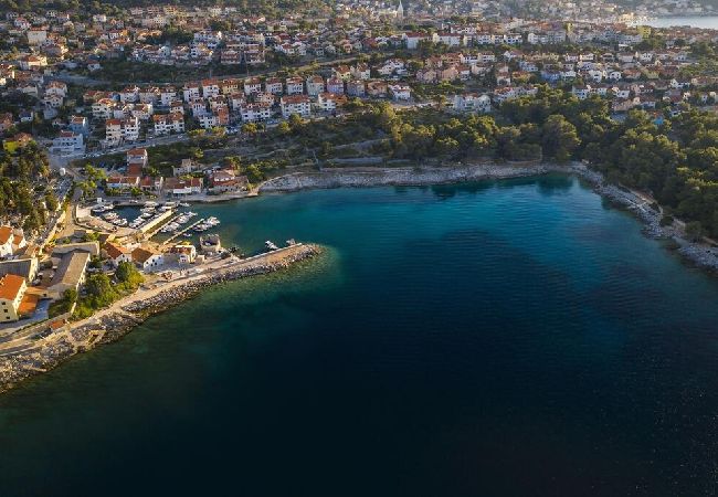 Apartment in Mali Lošinj - Apartment in Mali Lošinj with Seaview, Terrace, Air condition, WIFI (4927-1) Apartment in Mali Lošinj - Apartment in Mali Lošinj with Seaview, Terrace, Air condition, WIFI (4927-1)