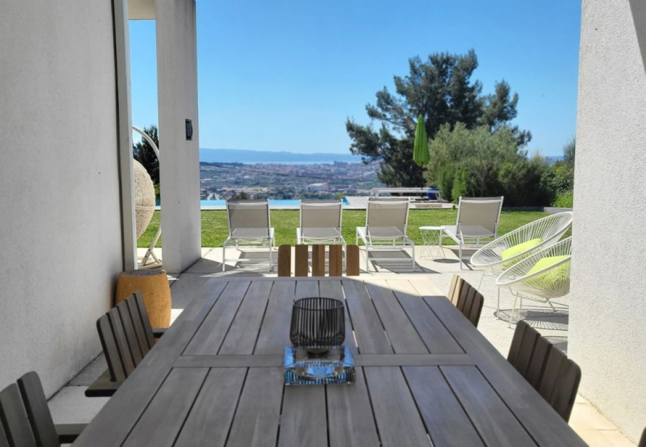 House in Split - Holiday Home in Split with Seaview, Terrace, Air condition, WIFI (4937-1)