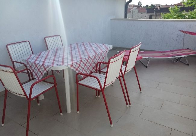 Apartment in Funtana - Apartment in Funtana with Balcony, Air condition, WIFI, Washing machine (4982-3) Apartment in Funtana - Apartment in Funtana with Balcony, Air condition, WIFI, Washing machine (4982-3)