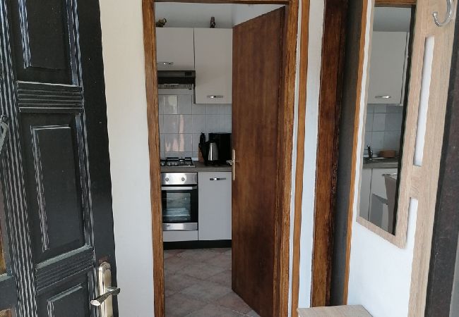 Apartment in Funtana - Apartment in Funtana with Terrace, Air condition, WIFI, Washing machine (4990-2) Apartment in Funtana - Apartment in Funtana with Terrace, Air condition, WIFI, Washing machine (4990-2)