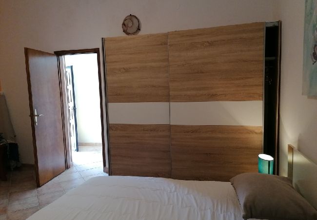 Apartment in Funtana - Apartment in Funtana with Terrace, Air condition, WIFI, Washing machine (4990-2) Apartment in Funtana - Apartment in Funtana with Terrace, Air condition, WIFI, Washing machine (4990-2)