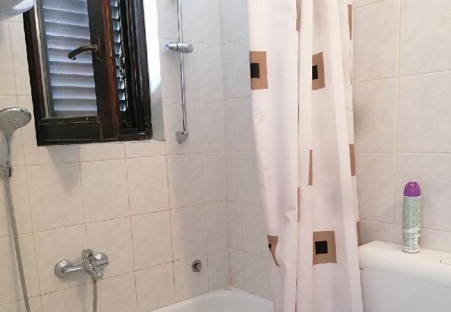 Apartment in Funtana - Apartment in Funtana with Terrace, Air condition, WIFI, Washing machine (4990-2) Apartment in Funtana - Apartment in Funtana with Terrace, Air condition, WIFI, Washing machine (4990-2)