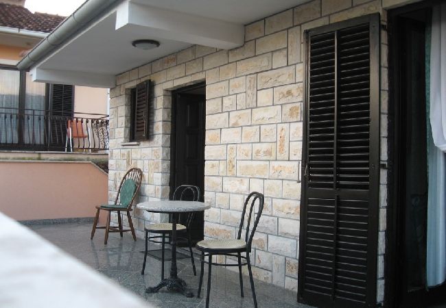 Apartment in Funtana - Apartment in Funtana with Terrace, Air condition, WIFI, Washing machine (4990-2) Apartment in Funtana - Apartment in Funtana with Terrace, Air condition, WIFI, Washing machine (4990-2)