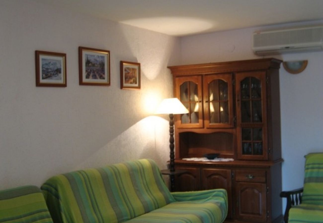 Apartment in Funtana - Apartment in Funtana with Air condition, WIFI, Washing machine (4990-1)