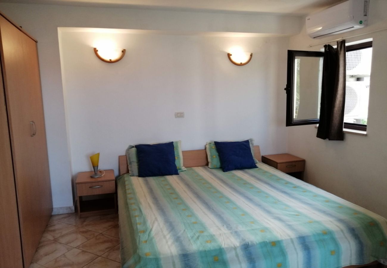 Studio in Funtana - Studio apartment in Funtana with Balcony, Air condition, WIFI, Washing machine (4982-8)