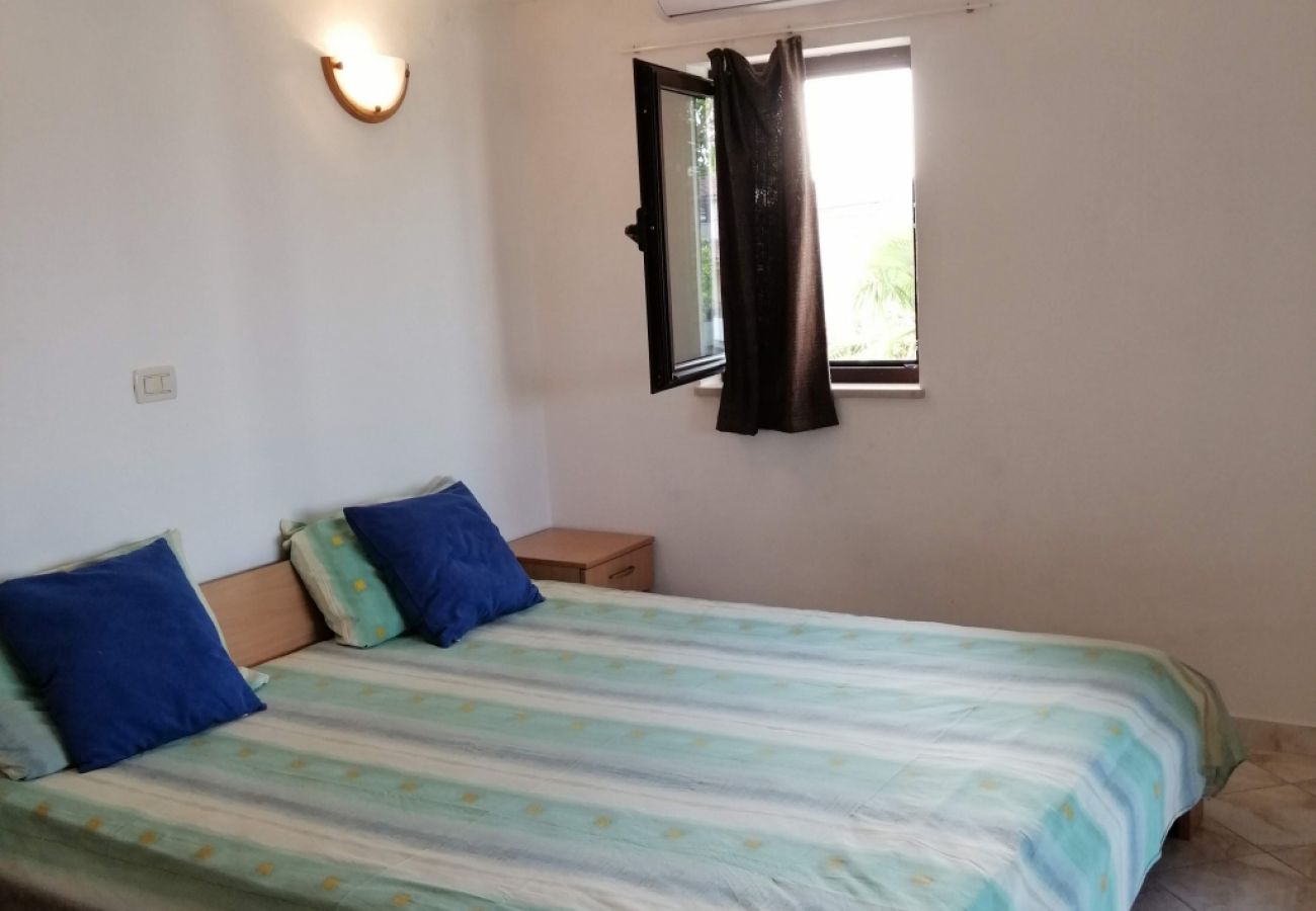 Studio in Funtana - Studio apartment in Funtana with Balcony, Air condition, WIFI, Washing machine (4982-8)