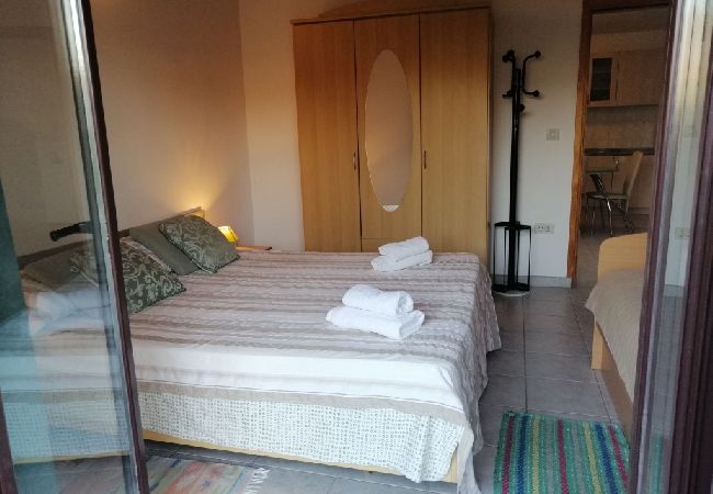 Apartment in Funtana - Apartment in Funtana with Terrace, Air condition, WIFI, Washing machine (4982-6) Apartment in Funtana - Apartment in Funtana with Terrace, Air condition, WIFI, Washing machine (4982-6)