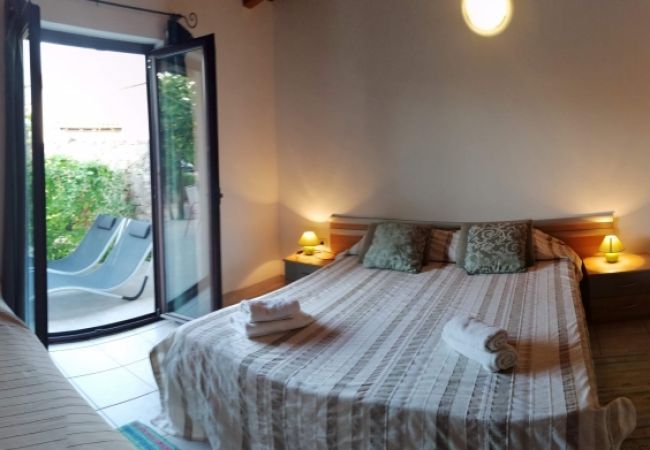 Apartment in Funtana - Apartment in Funtana with Terrace, Air condition, WIFI, Washing machine (4982-6) Apartment in Funtana - Apartment in Funtana with Terrace, Air condition, WIFI, Washing machine (4982-6)