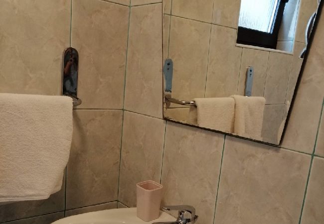 Apartment in Funtana - Apartment in Funtana with Terrace, Air condition, WIFI, Washing machine (4982-6) Apartment in Funtana - Apartment in Funtana with Terrace, Air condition, WIFI, Washing machine (4982-6)