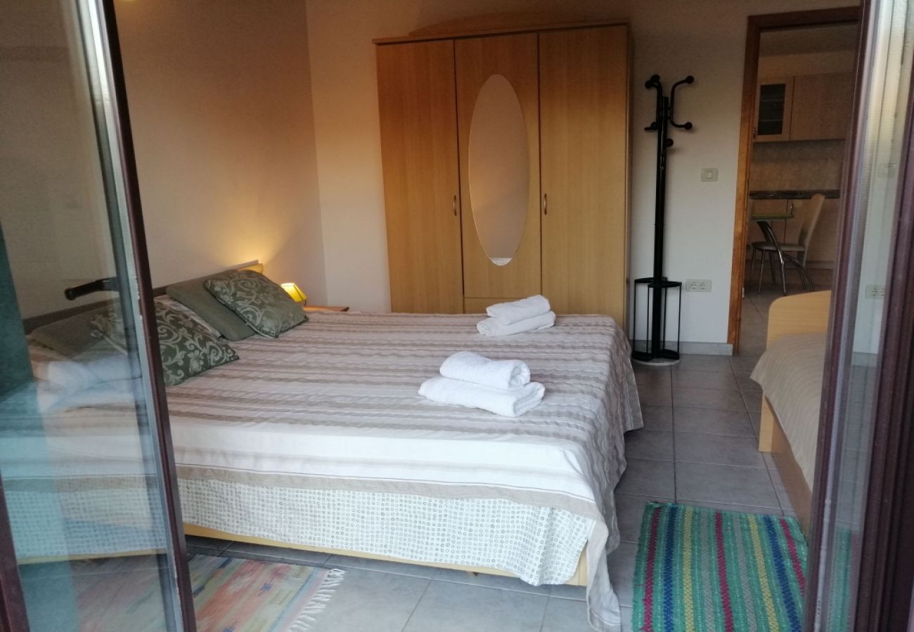 Apartment in Funtana - Apartment in Funtana with Terrace, Air condition, WIFI, Washing machine (4982-6)