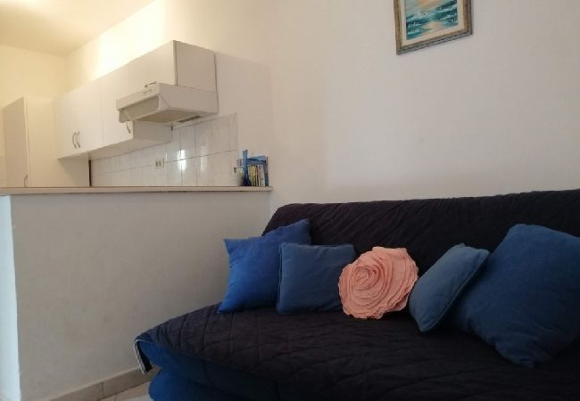 Apartment in Funtana - Apartment in Funtana with Terrace, Air condition, WIFI, Washing machine (4982-7) Apartment in Funtana - Apartment in Funtana with Terrace, Air condition, WIFI, Washing machine (4982-7)