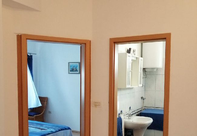 Apartment in Funtana - Apartment in Funtana with Terrace, Air condition, WIFI, Washing machine (4982-7) Apartment in Funtana - Apartment in Funtana with Terrace, Air condition, WIFI, Washing machine (4982-7)