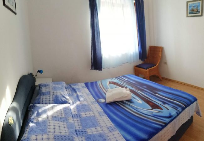Apartment in Funtana - Apartment in Funtana with Terrace, Air condition, WIFI, Washing machine (4982-7) Apartment in Funtana - Apartment in Funtana with Terrace, Air condition, WIFI, Washing machine (4982-7)