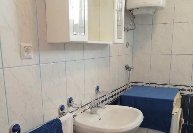Apartment in Funtana - Apartment in Funtana with Terrace, Air condition, WIFI, Washing machine (4982-7) Apartment in Funtana - Apartment in Funtana with Terrace, Air condition, WIFI, Washing machine (4982-7)