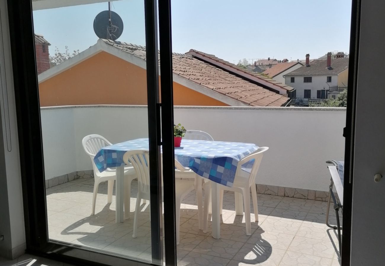 Apartment in Funtana - Apartment in Funtana with Balcony, Air condition, WIFI, Washing machine (4982-9)