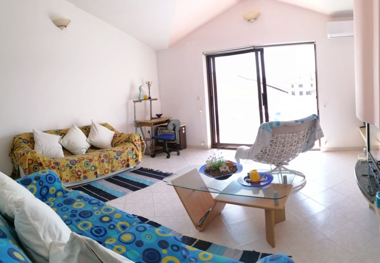 Apartment in Funtana - Apartment in Funtana with Balcony, Air condition, WIFI, Washing machine (4982-9)