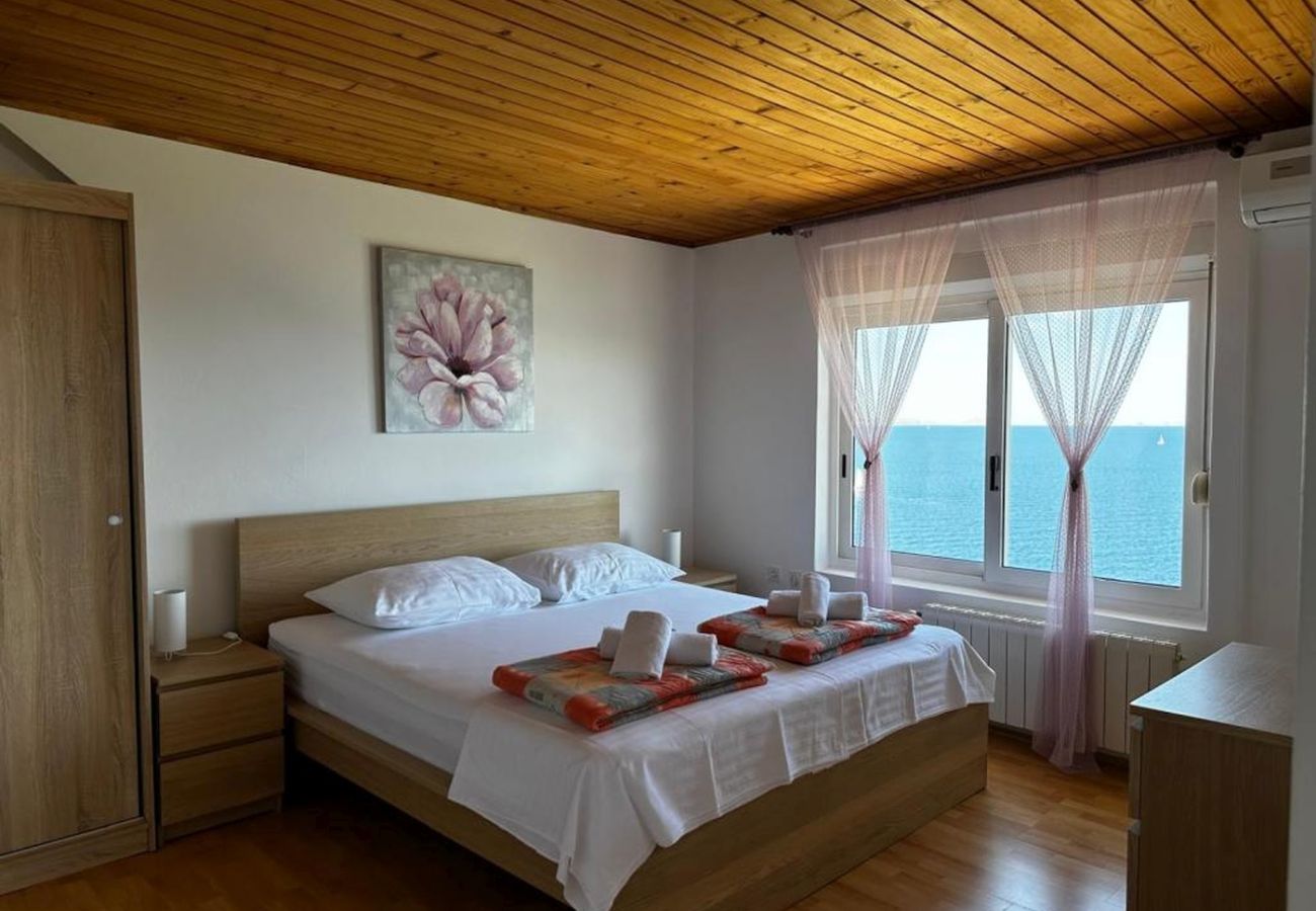 Apartment in Murter - Apartment in Murter with Seaview, Terrace, Air condition, WIFI (5026-1)