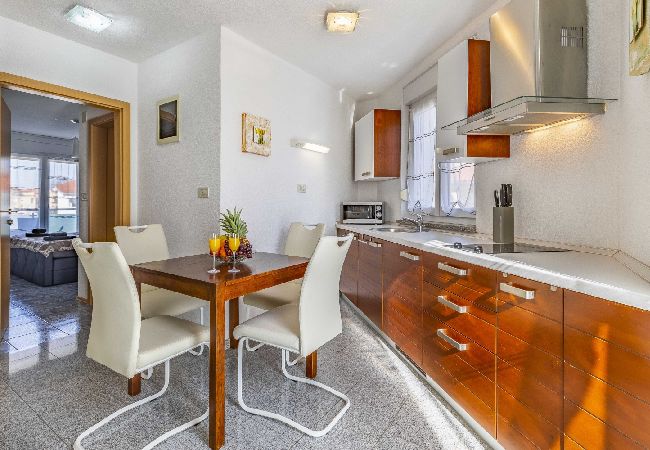House in Medulin - Holiday Home in Medulin with Seaview, Terrace, Air condition, WIFI (3486-4) House in Medulin - Holiday Home in Medulin with Seaview, Terrace, Air condition, WIFI (3486-4)