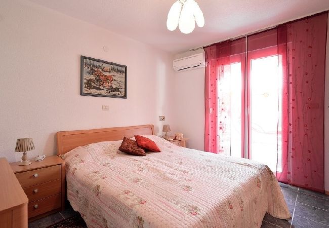 House in Medulin - Holiday Home in Medulin with Seaview, Terrace, Air condition, WIFI (3486-4) House in Medulin - Holiday Home in Medulin with Seaview, Terrace, Air condition, WIFI (3486-4)