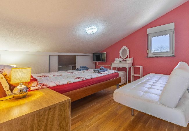 House in Medulin - Holiday Home in Medulin with Seaview, Terrace, Air condition, WIFI (3486-4) House in Medulin - Holiday Home in Medulin with Seaview, Terrace, Air condition, WIFI (3486-4)