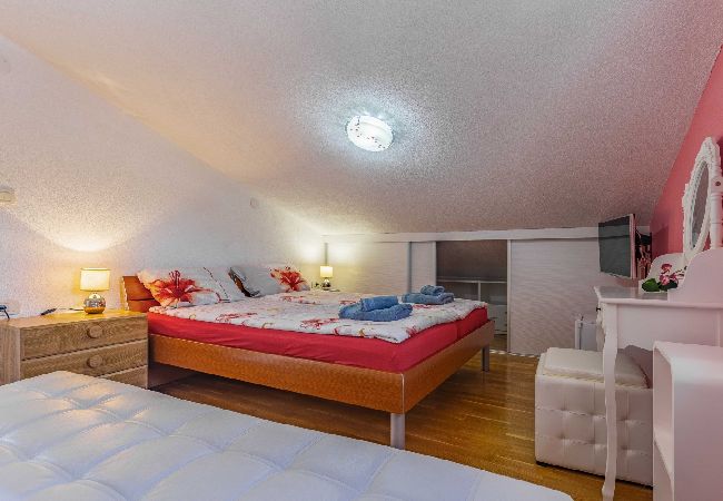 House in Medulin - Holiday Home in Medulin with Seaview, Terrace, Air condition, WIFI (3486-4) House in Medulin - Holiday Home in Medulin with Seaview, Terrace, Air condition, WIFI (3486-4)