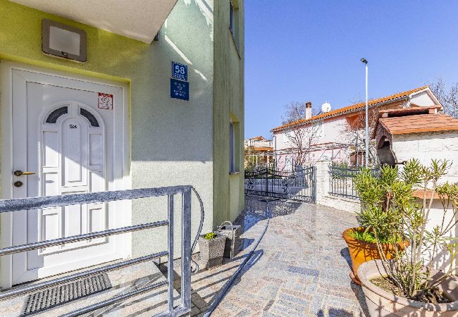 House in Medulin - Holiday Home in Medulin with Seaview, Terrace, Air condition, WIFI (3486-4) House in Medulin - Holiday Home in Medulin with Seaview, Terrace, Air condition, WIFI (3486-4)