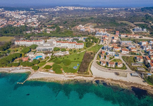 House in Medulin - Holiday Home in Medulin with Seaview, Terrace, Air condition, WIFI (3486-4) House in Medulin - Holiday Home in Medulin with Seaview, Terrace, Air condition, WIFI (3486-4)