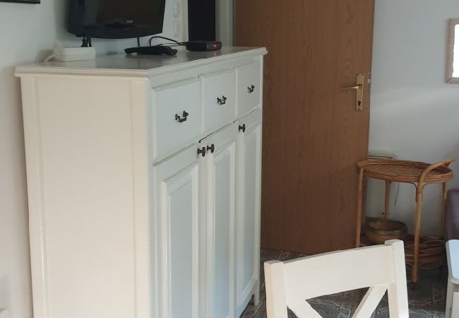 Apartment in Mali Lošinj - Apartment in Mali Lošinj with Terrace, Air condition, WIFI, Washing machine (4913-3) Apartment in Mali Lošinj - Apartment in Mali Lošinj with Terrace, Air condition, WIFI, Washing machine (4913-3)