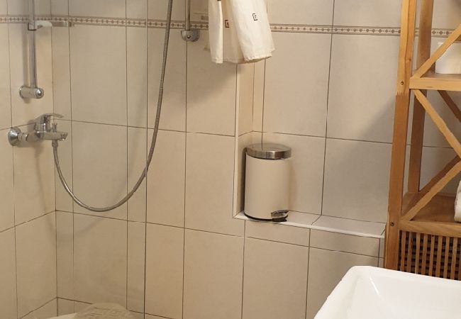 Apartment in Mali Lošinj - Apartment in Mali Lošinj with Terrace, Air condition, WIFI, Washing machine (4913-3) Apartment in Mali Lošinj - Apartment in Mali Lošinj with Terrace, Air condition, WIFI, Washing machine (4913-3)