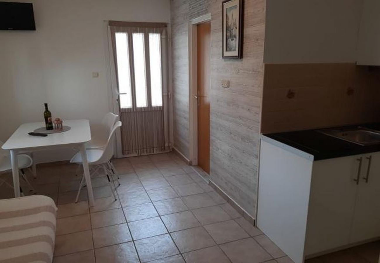 Apartment in Tribunj - Apartment in Tribunj with Air condition, WIFI (5038-1)