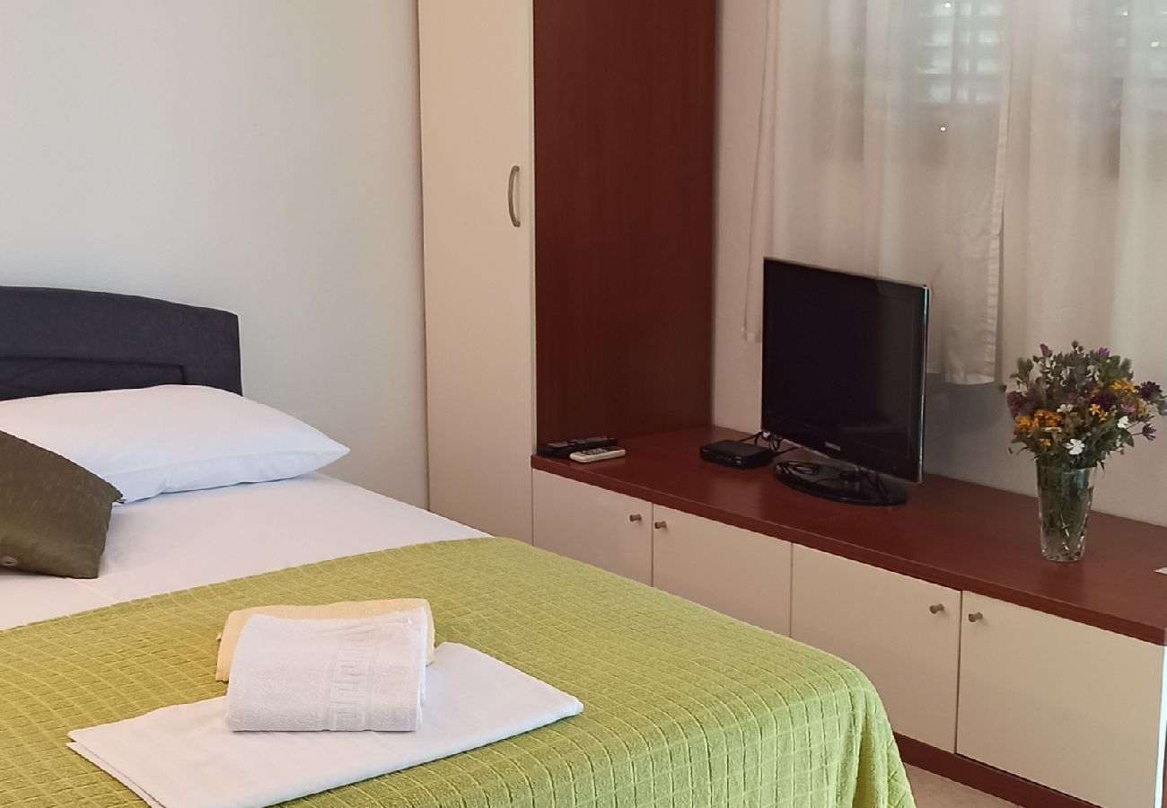 Studio in Tribunj - Studio apartment in Tribunj with Terrace, Air condition, WIFI, Washing machine (5040-2)