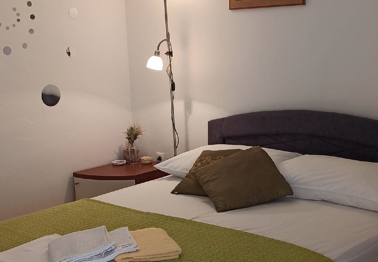 Studio in Tribunj - Studio apartment in Tribunj with Terrace, Air condition, WIFI, Washing machine (5040-2)