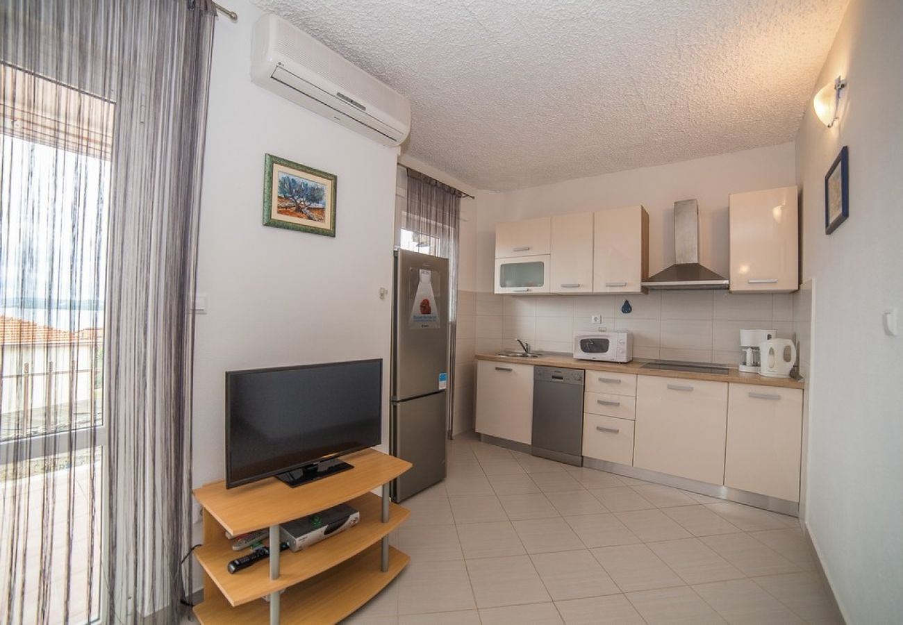 Apartment in Okrug Gornji - Apartment in Okrug Gornji with Seaview, Balcony, Air condition, WIFI (5048-2)