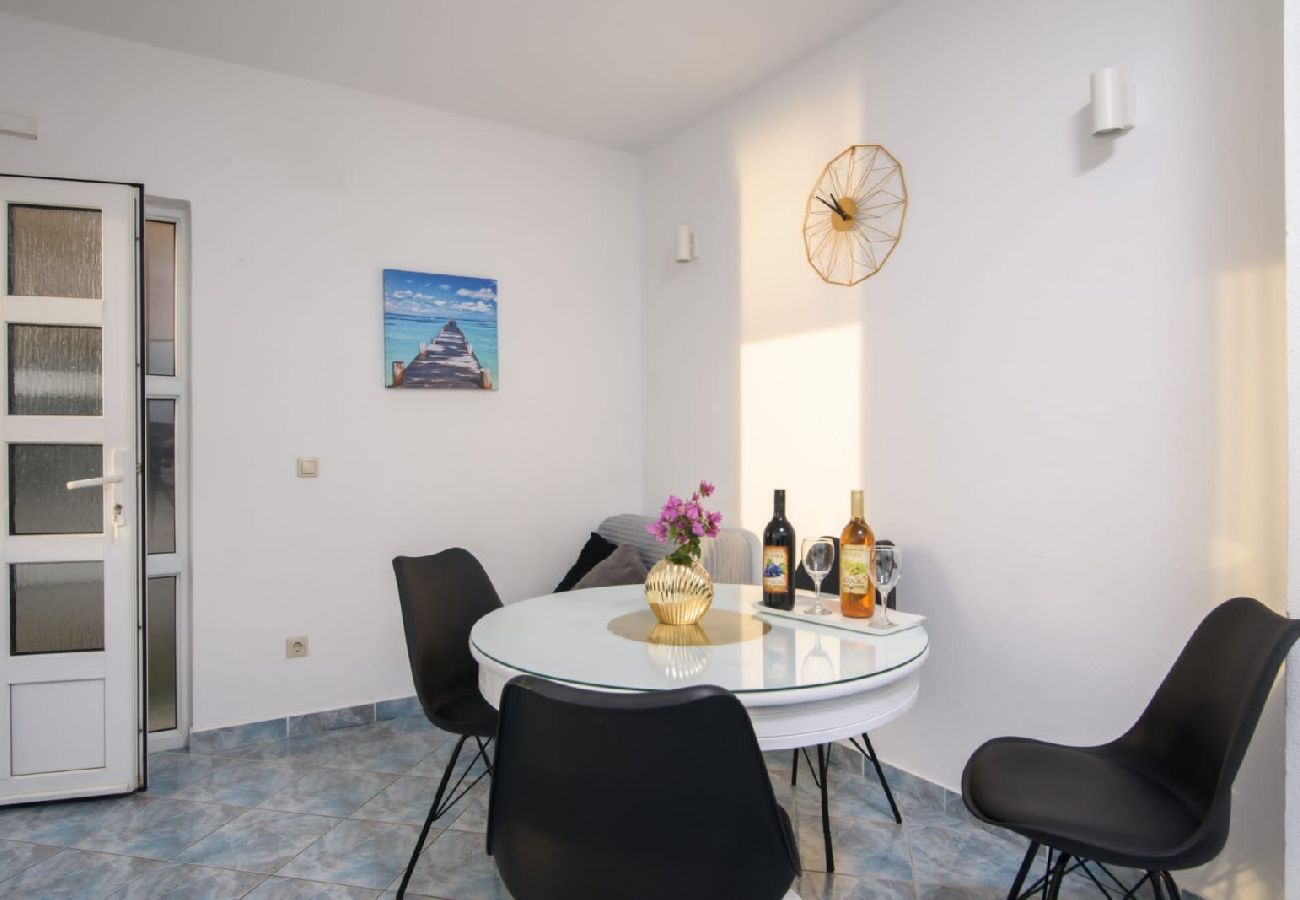 Apartment in Okrug Gornji - Apartment in Okrug Gornji with Seaview, Balcony, Air condition, WIFI (5049-2)